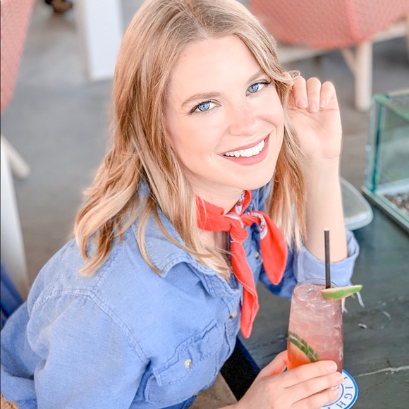 Meet your Posher, Gabriella - Picture 3 of 3